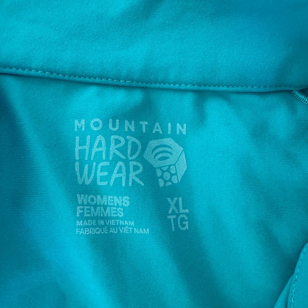 Mountain Hardwear Turquoise Pullover’s